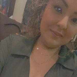 Meet your Posher, Elizabeth